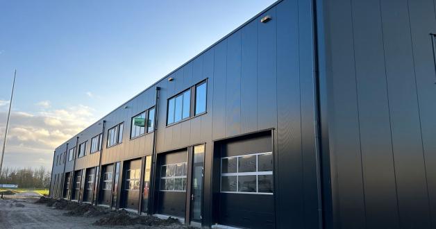 Nieuwbouw bedrijfsunits met kantoorruimte in Boven-Leeuwen te koop!